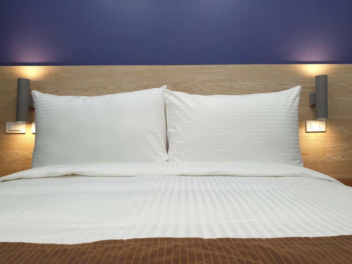 Leez Inn Makati Makati City Bagian luar foto