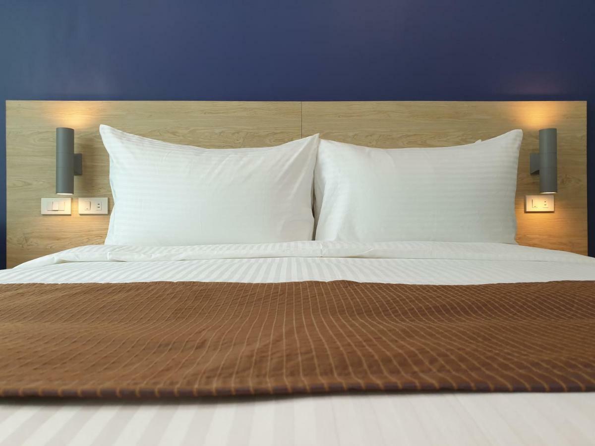 Leez Inn Makati Makati City Bagian luar foto